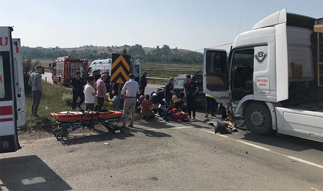 Samsun Bafra'da kamyon ile otomobil çarpıştı! Fadik Bengü hayatını kaybetti! 2 yaralı