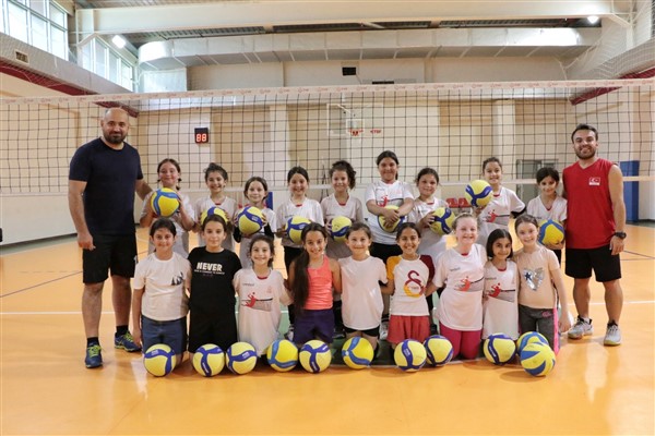 Samsun'da voleybol filede yoğun tempo