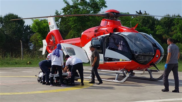 Erken doğum riski taşıyan genç kadın Samsun'a ambulans helikopterle geldi