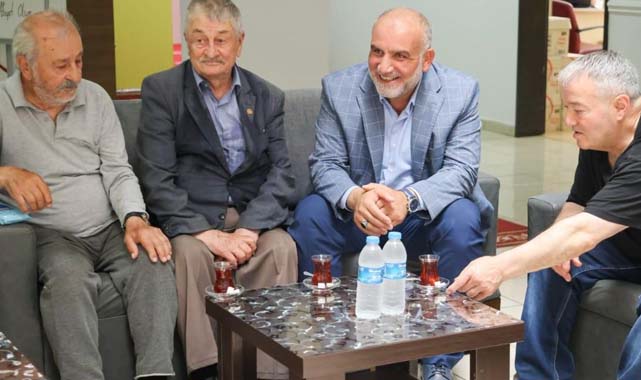 İbrahim Sandıkçı huzurevi sakinleriyle bayramlaştı