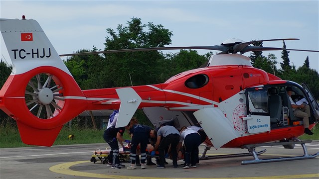 Samsun'da evde baygın bulunan kadın ambulans helikopterle hastaneye kaldırıldı