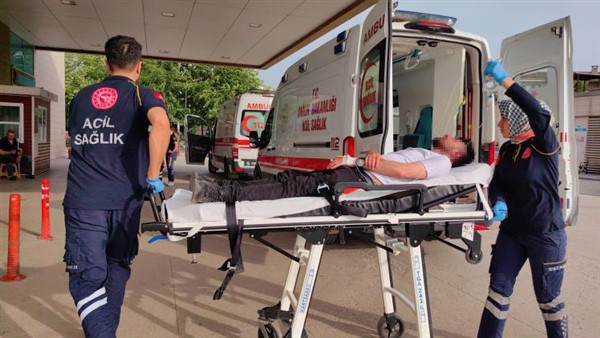 Arı sokması sonrası nefesi kesilen genç ölümden döndü