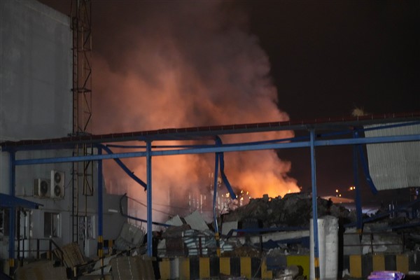 Samsun'daki plastik fabrikasında yeniden yangın çıktı