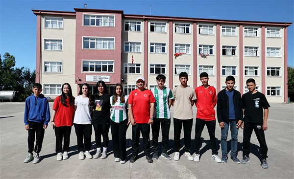 Samsun'da öğretmen Gökhan Özdemir 17 milli sporcu yetiştirdi