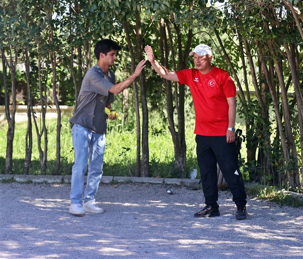 Samsun'da öğretmen Gökhan Özdemir 17 milli sporcu yetiştirdi