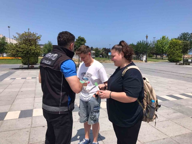 Samsun polisi hem suçluları yakalıyor hem de halkı bilgilendiriyor