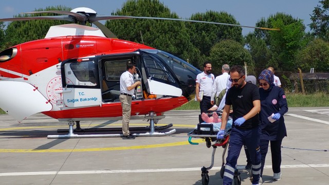 Samsun'da yaşlı kadın ambulans helikopterle hastaneye götürüldü