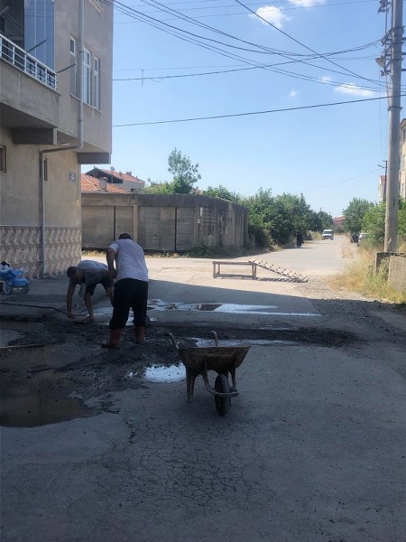 Bafra'da vatandaş kendi imkanlarıyla yolu tamir etti