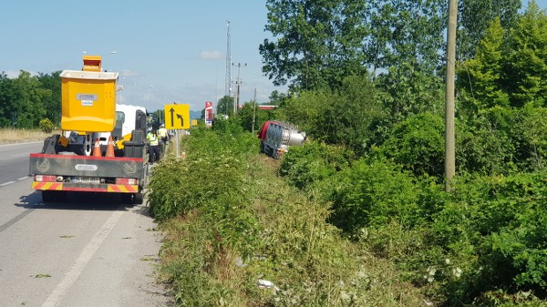 Samsun'da süt tankeri şarampole uçtu 1 yaralı