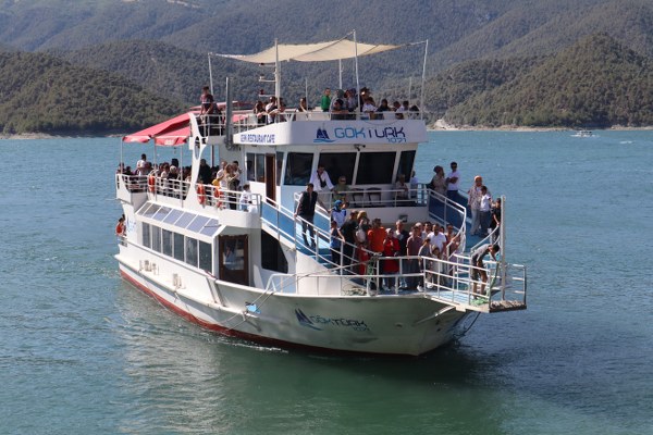 Vezirköprü Şahinkaya Kanyonu'nda turizme özel sektör baltası 'Gemi kaptanının talebiyle vatandaş güneşin altında bekletildi'