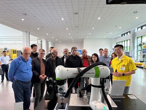 Yusuf Ziya Yılmaz, Çin'de robotik teknolojilerini inceledi