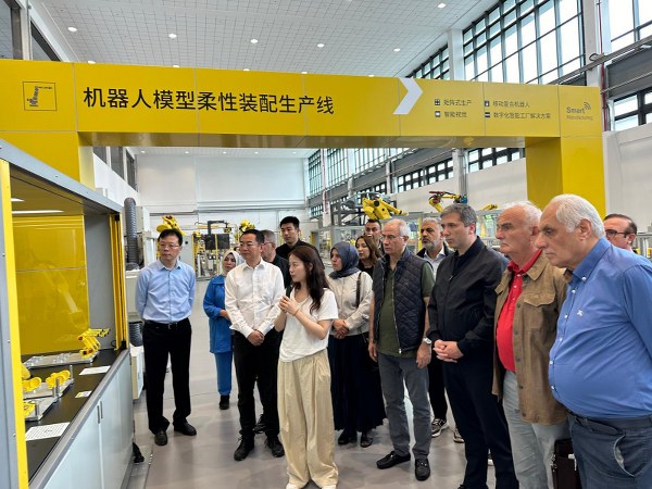 Yusuf Ziya Yılmaz, Çin'de robotik teknolojilerini inceledi