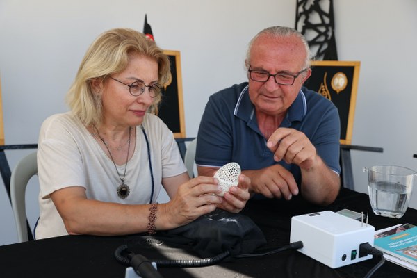 Samsun'da yumurta kabuklarından sanatın en kırılgan halini yapıyor