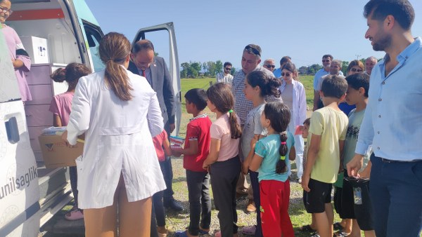 Bafra Kaymakamı Cevdet Ertürkmen tarım işçilerini ziyaret etti