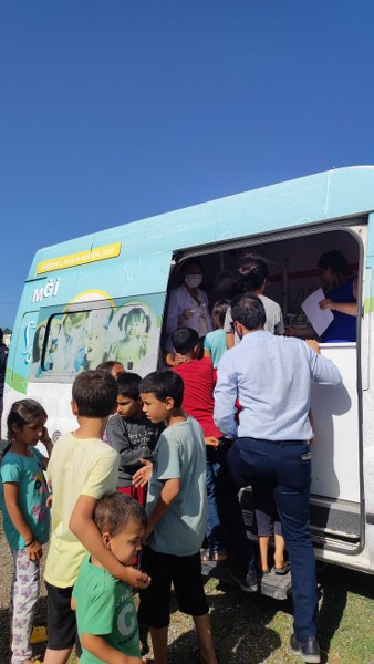 Bafra Kaymakamı Cevdet Ertürkmen tarım işçilerini ziyaret etti