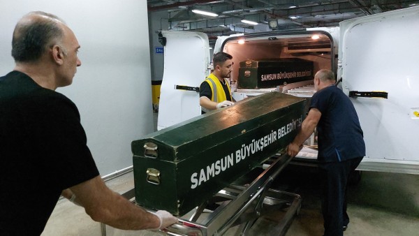 Samsun'da eşini bıçakladı aynı bıçakla intihar etti