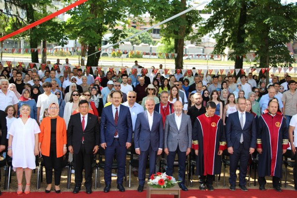 OMÜ Ali Fuad Başgil Hukuk Fakültesi'nde 2024 mezuniyet töreni yapıldı