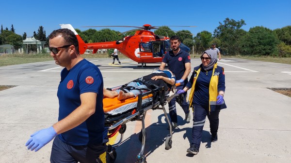 Samsun'da kazada yaralanan yaşlı kadın ambulans helikopterle hastaneye götürüldü