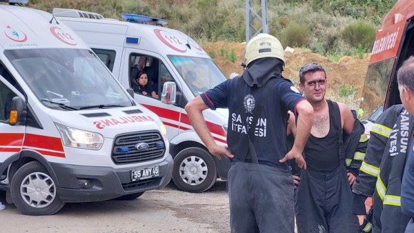 Samsun'da 6 katlı binada yangın