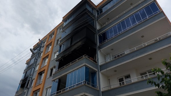 Samsun'da 6 katlı binada yangın