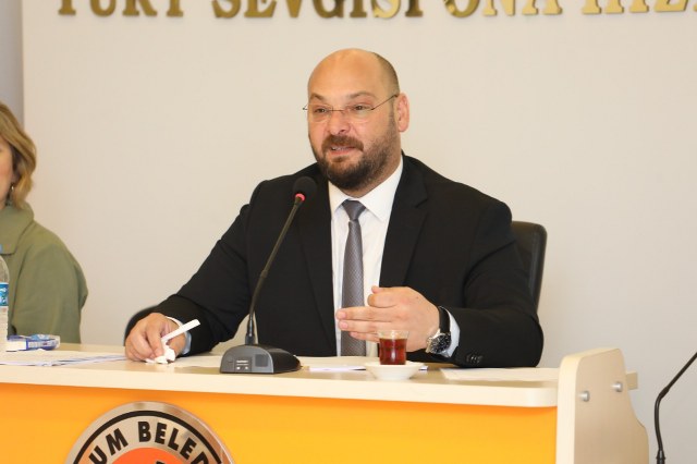 Atakum Belediye Başkanı Serhat Türkel kemer sıkacaklarını açıkladı