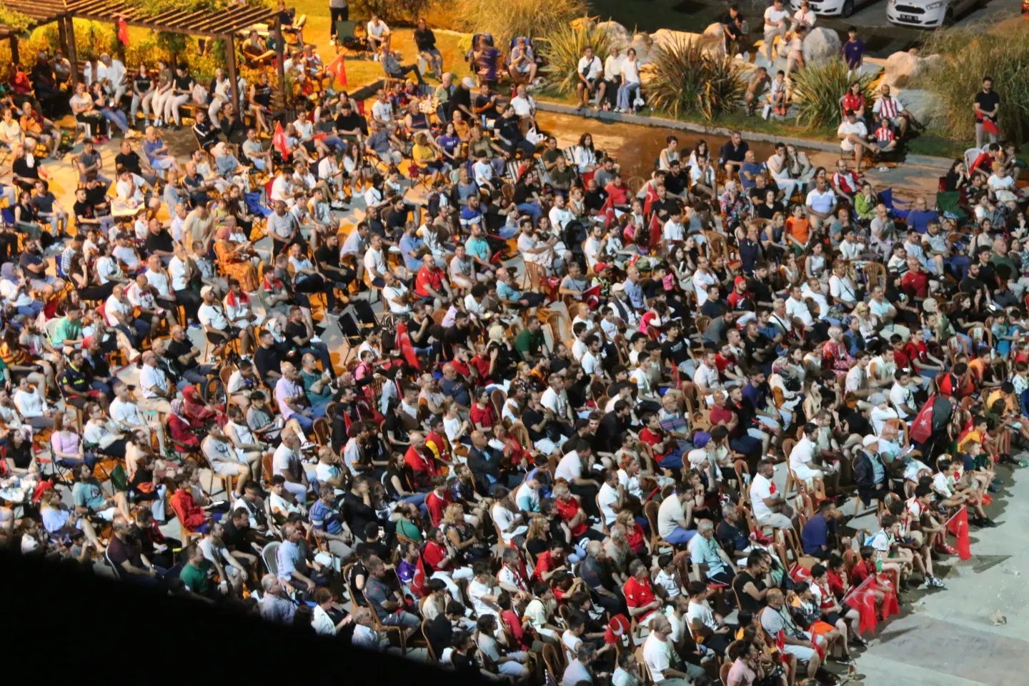 Atakum, belediye meydanında galibiyeti kutladılar