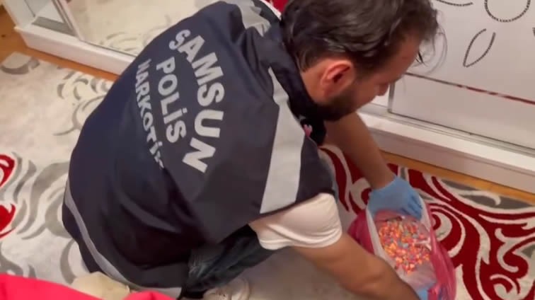 Samsun'da buzdolabından poşet poşet ecstasy çıktı