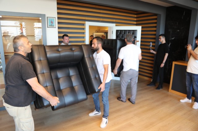 Atakum Belediyesi'nde başkanın makam odasına haciz uygulandı