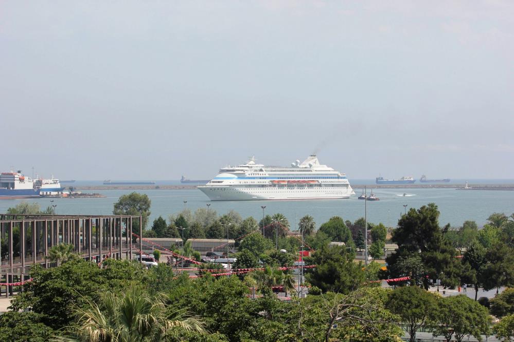 Samsun'a gelen Astoria Grande kruvaziyer gemisi bin turist ile demir attı