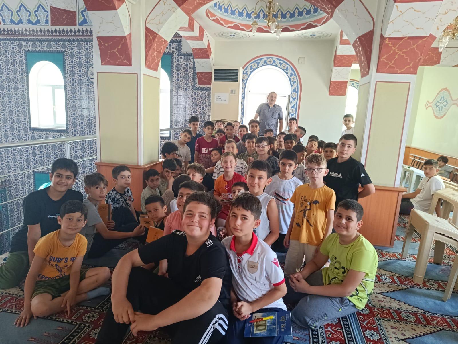 Canik’te camileri çocuklar doldurdu