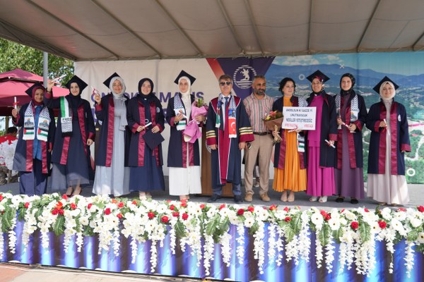 OMÜ İlahiyat Fakültesi mezuniyet töreninde İsrail protestosu