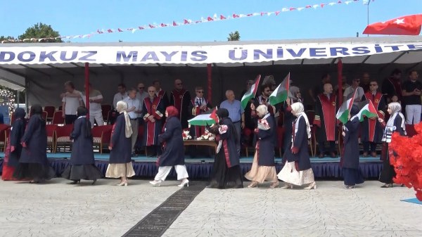OMÜ İlahiyat Fakültesi mezuniyet töreninde İsrail protestosu