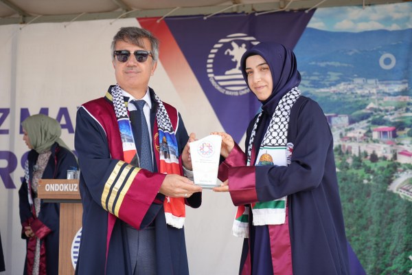 OMÜ İlahiyat Fakültesi mezuniyet töreninde İsrail protestosu