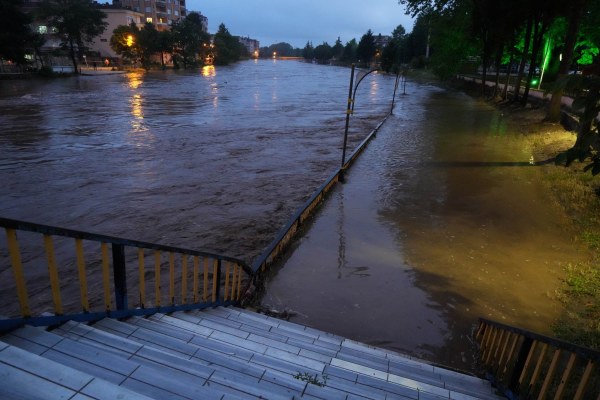 Samsun'da Terme Çayı taşma sınırına geldi