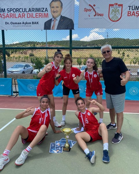 Şampiyon Samsun kız basketbol takımı