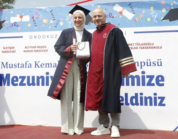 OMÜ İletişim Fakültesi'nde coşkulu mezuniyet töreni