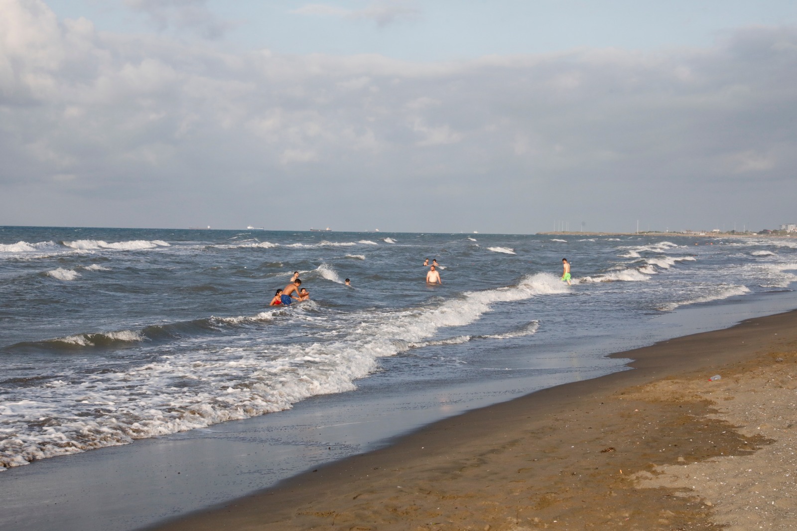 Akıntı sırasında kıyıya paralel yüzülmeli
