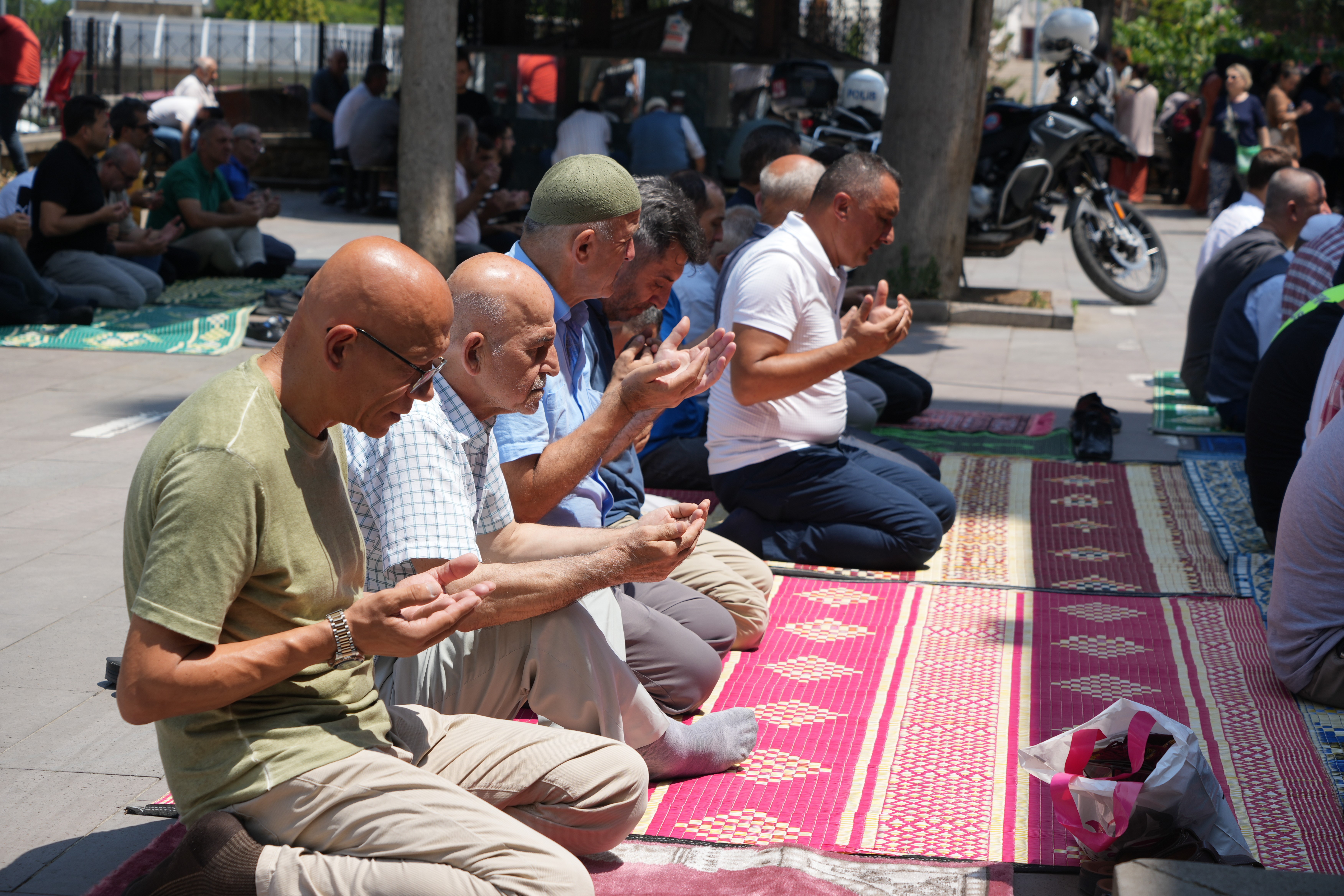 Samsun'da eller semaya şehitler için kalktı