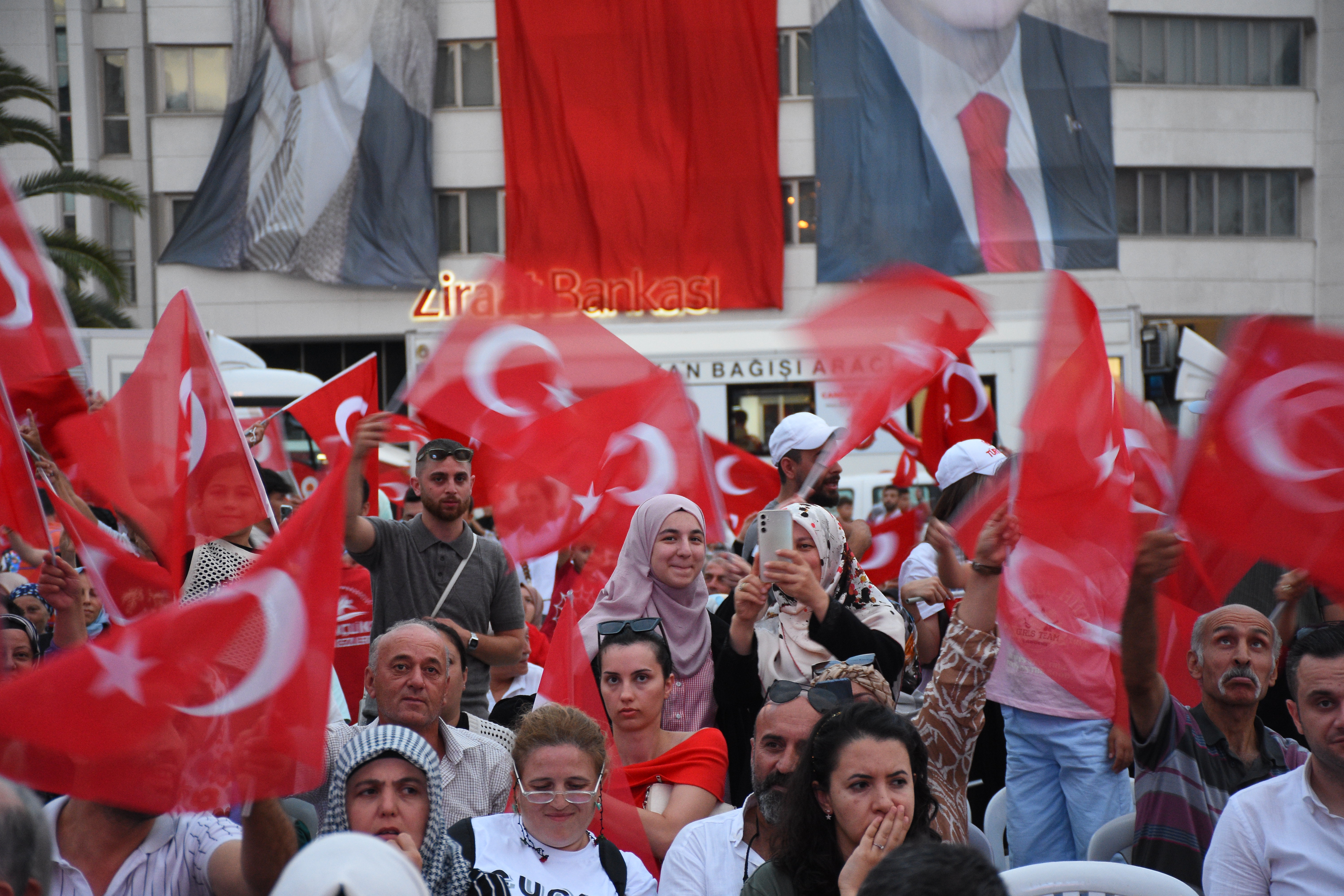 Samsun'da 15 Temmuz Demokrasi ve Milli Birlik Günü'nde bayraklı yürüyüş