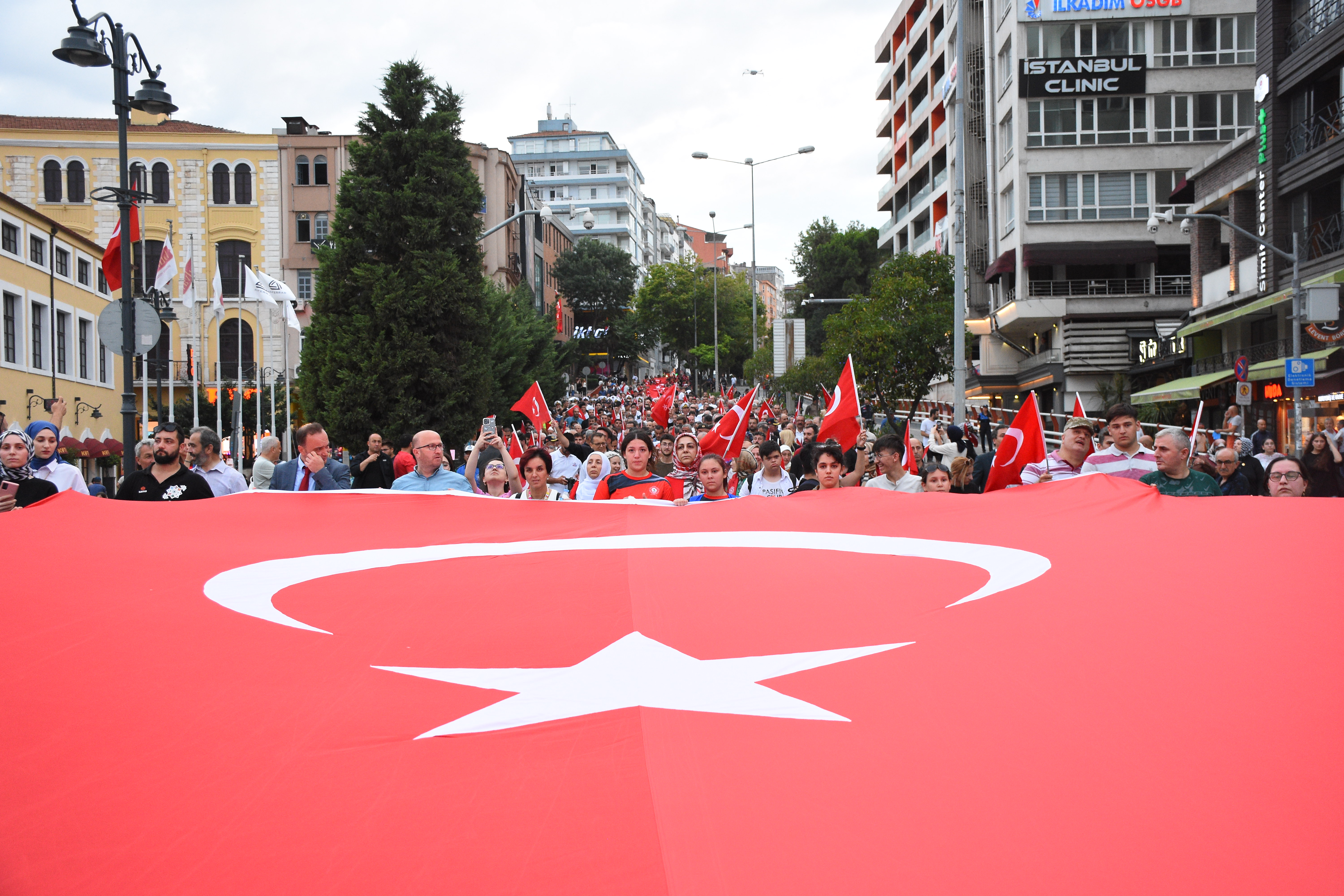 Samsun'da 15 Temmuz Demokrasi ve Milli Birlik Günü'nde bayraklı yürüyüş