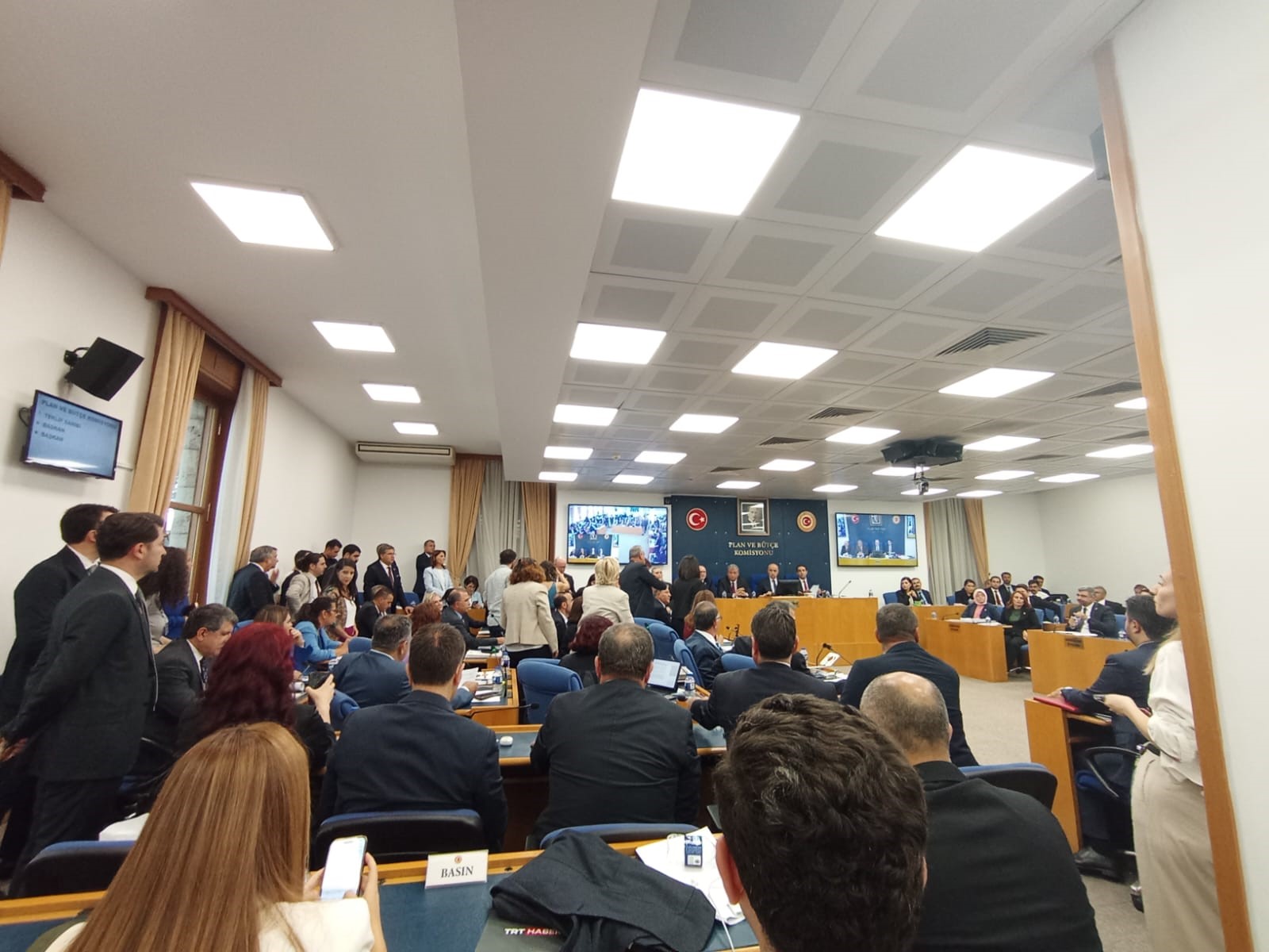 Sahipsiz hayvanlara yönelik kanun teklifi meclisi karıştırdı