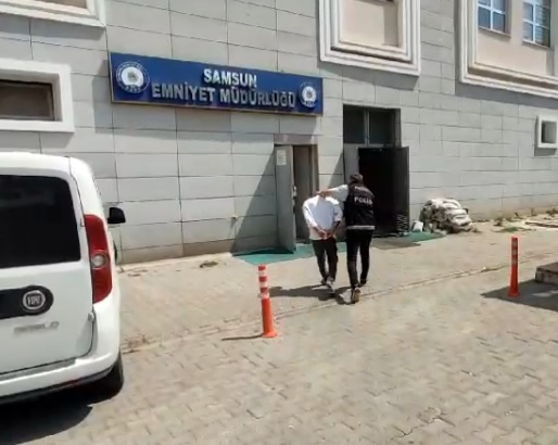 Samsun'da SAM 500 gram 'met'i aracın motor kaputunda buldu