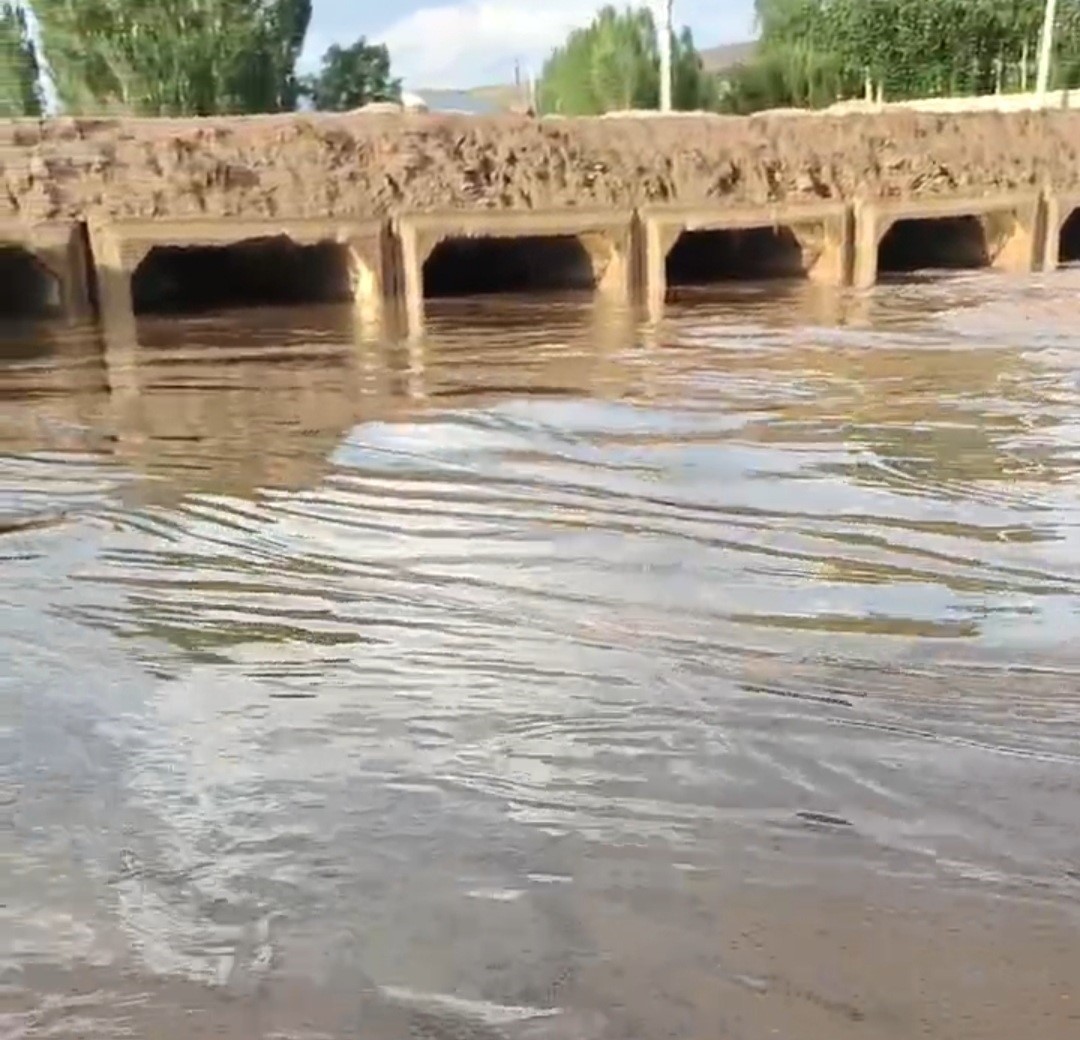Van'ın Başkale İlçesi göle döndü