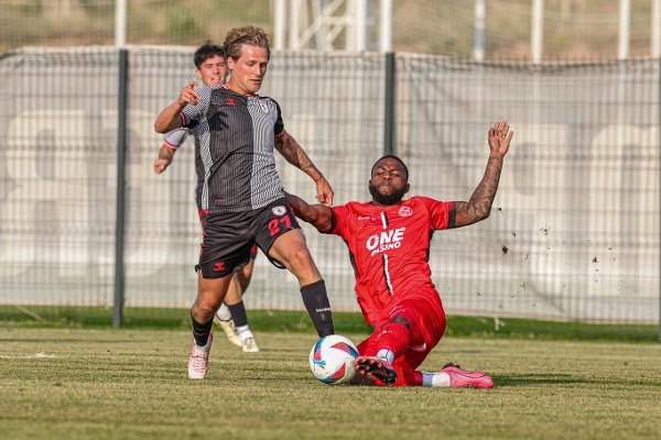 Samsunspor hazırlık maçında Almere City'e yenildi