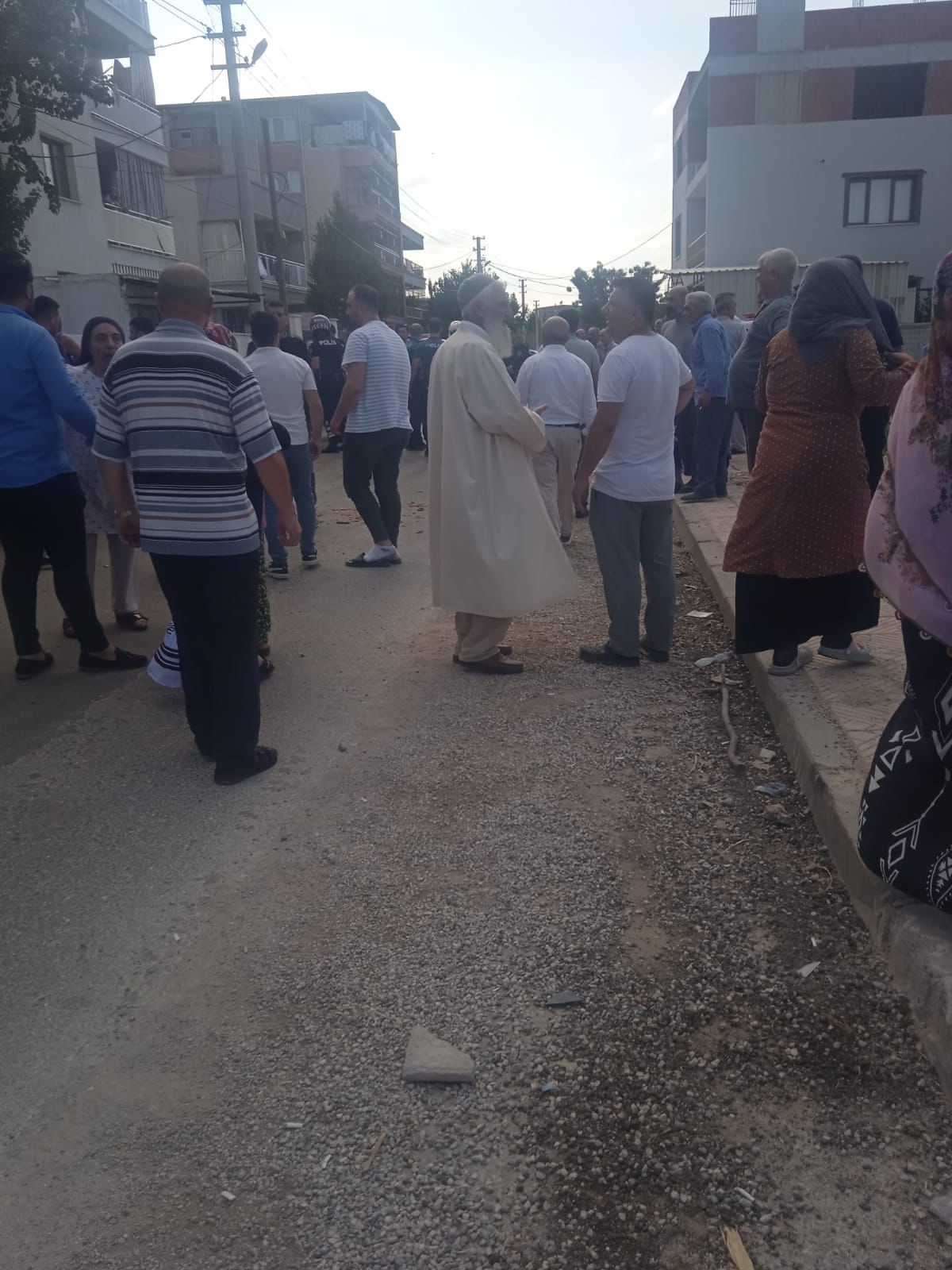 Manisa'nın şehzadeler İlçesi'nde İsmail Sönmez bıçaklanarak hayatını kaybetti