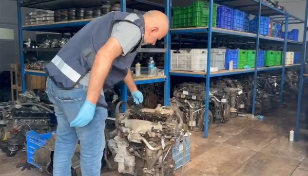 Samsun'da 3 milyon değerinde 32 adet lüks otomobil motoru yakalandı