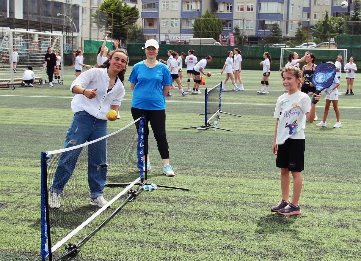 Atakum Belediyespor gençleri sporla buluşturuyor