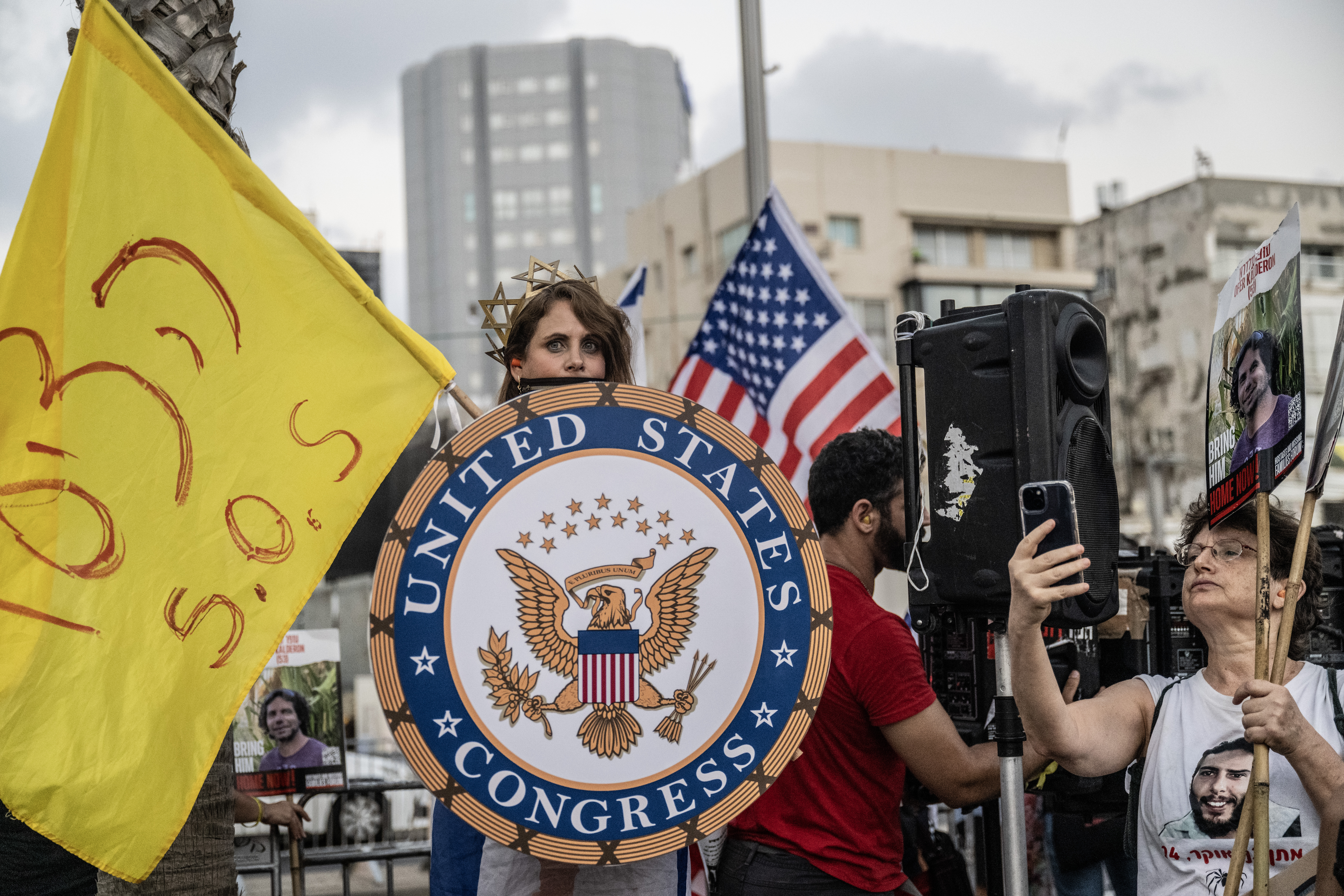 İsrail'de binlerce esir yakını hükümet karşıtı sloganlar atarak, ateşkes çağrısı yaptı