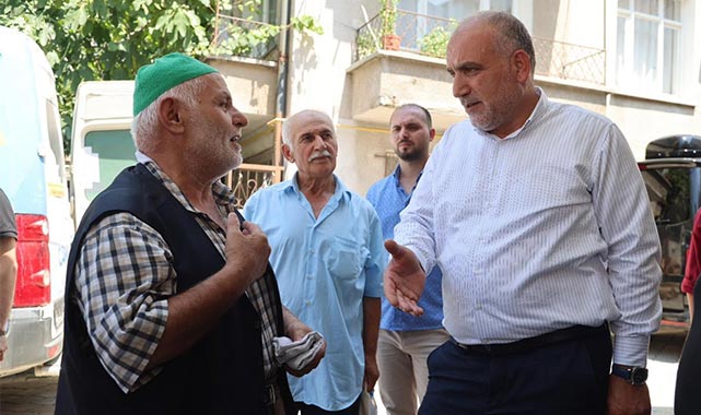 Başkan Sandıkçı vatandaşı dinliyor