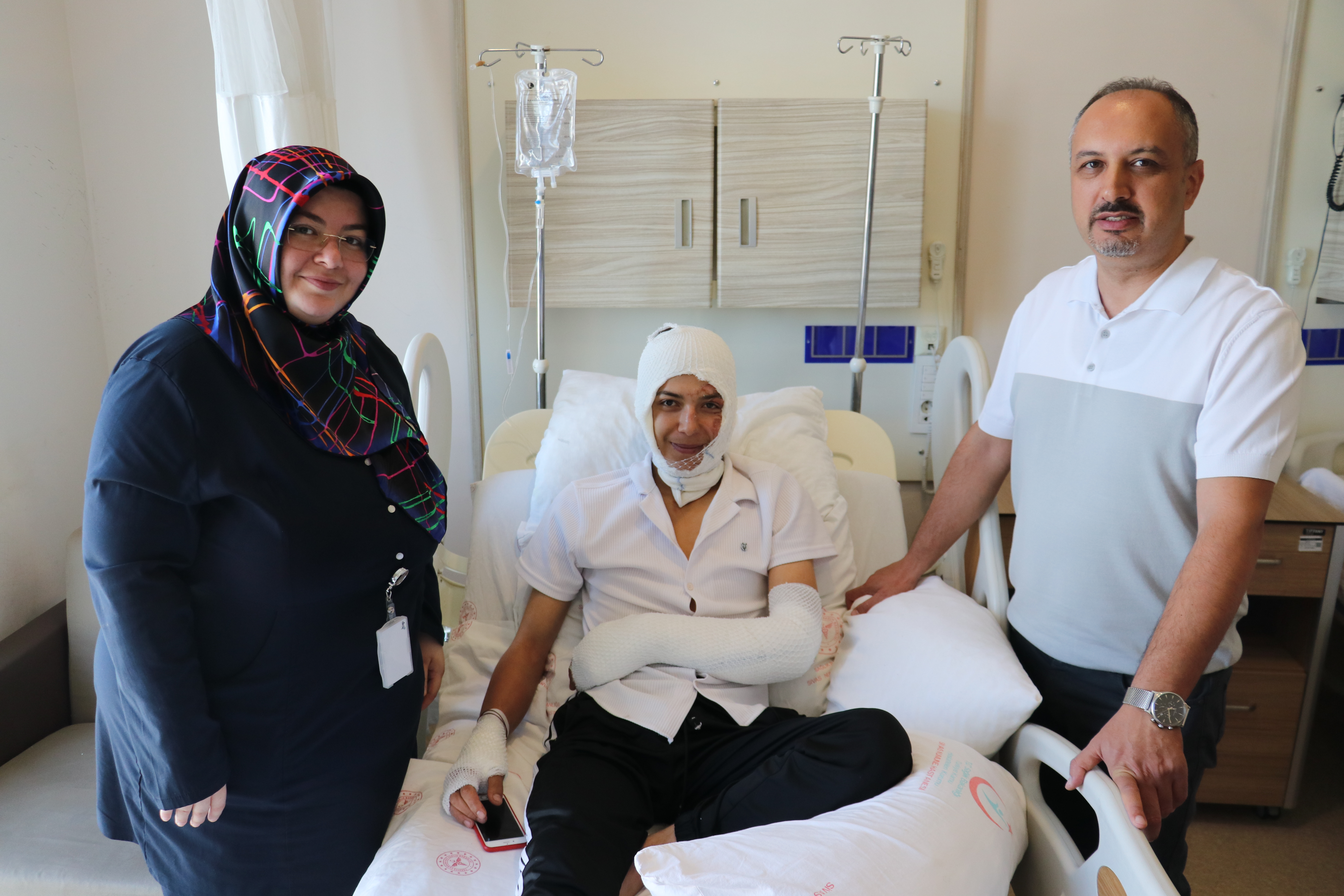 Sivas'ta, 17 yaşındaki Buğra Türkseven'in elektronik sigarası elinde patladı